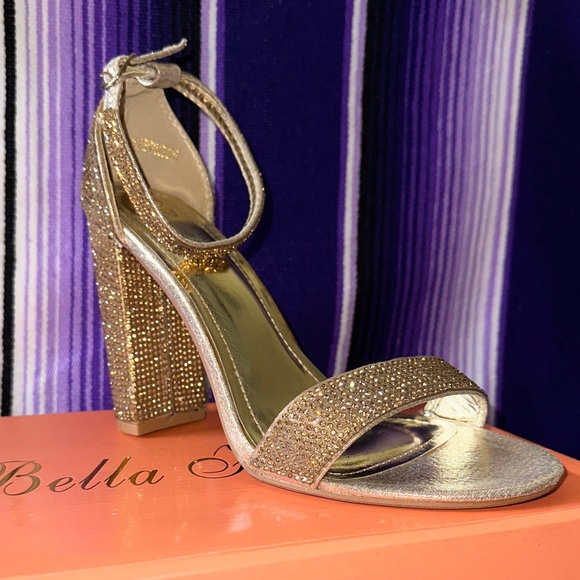 Bella Hanna Sparkling Gold Heels - Picture 1 of 6